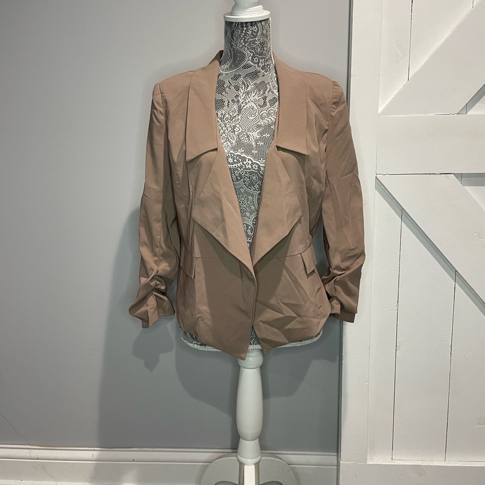 Blu Pepper Tan Relaxed Blazer with Dramatic Lapels